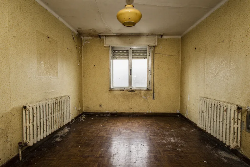 Salón antes de reforma integral en Rontegi