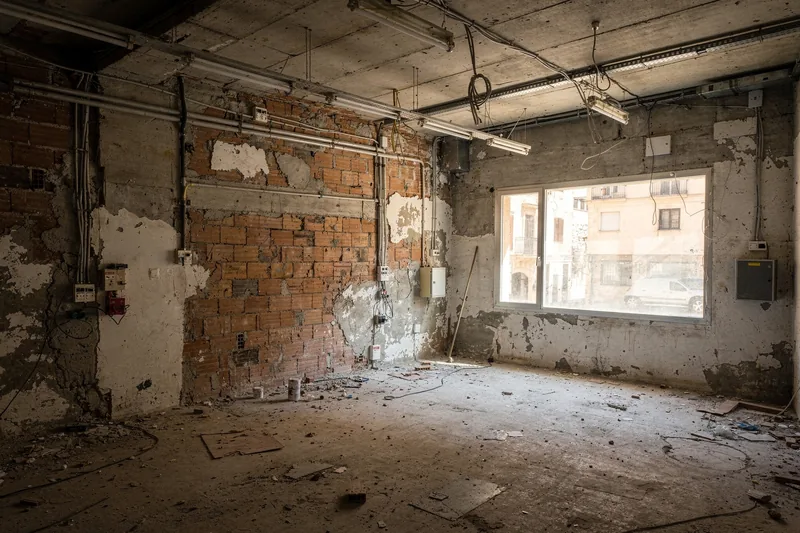 Local comercial antes de reforma en BEC