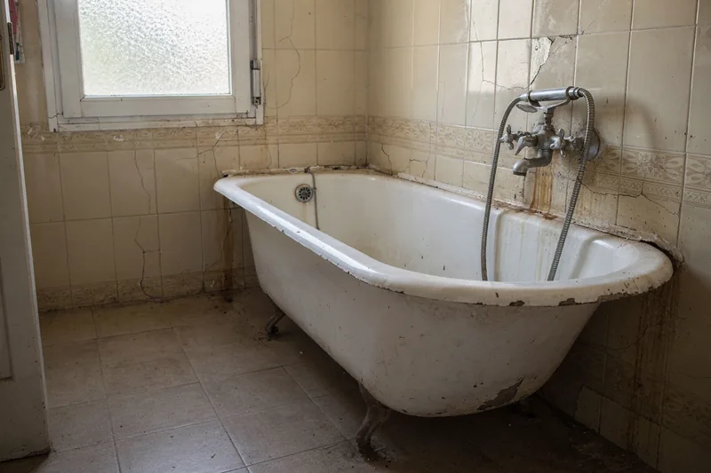 Bañera antes de cambio por ducha en Centro