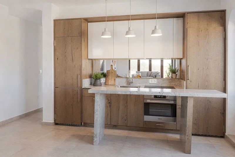 Cocina abierta reformada en Lutxana, Barakaldo